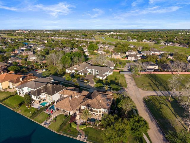 1010 Williams Lake Drive, Richmond, TX 77469