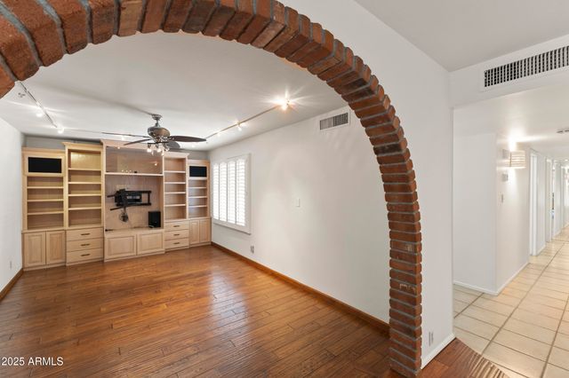 2528 E GENEVA Drive, Tempe, AZ 85282