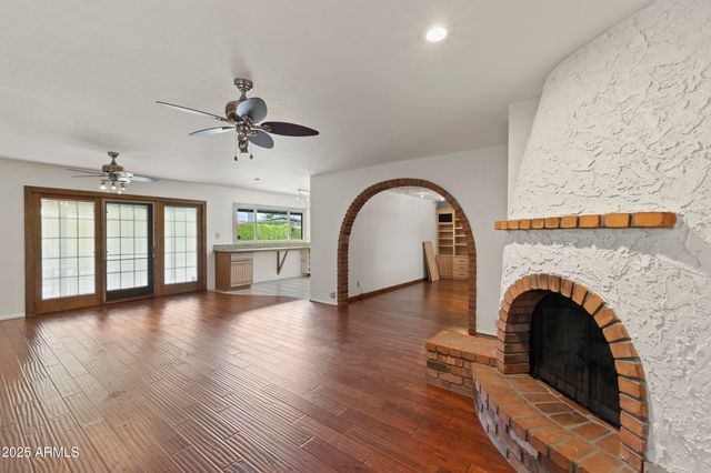 2528 E GENEVA Drive, Tempe, AZ 85282