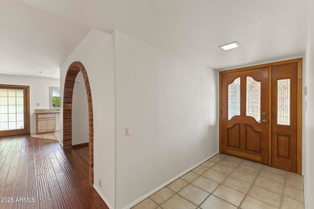 2528 E GENEVA Drive, Tempe, AZ 85282