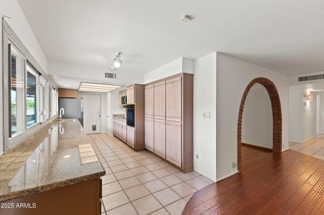 2528 E GENEVA Drive, Tempe, AZ 85282