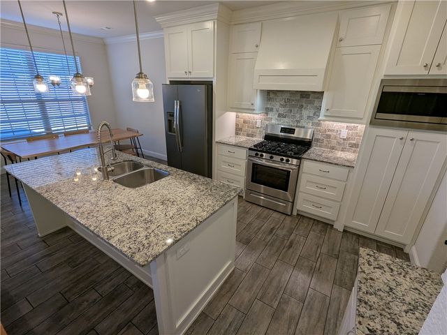 1040 SE Skyline Loop, Centerton, AR 72719