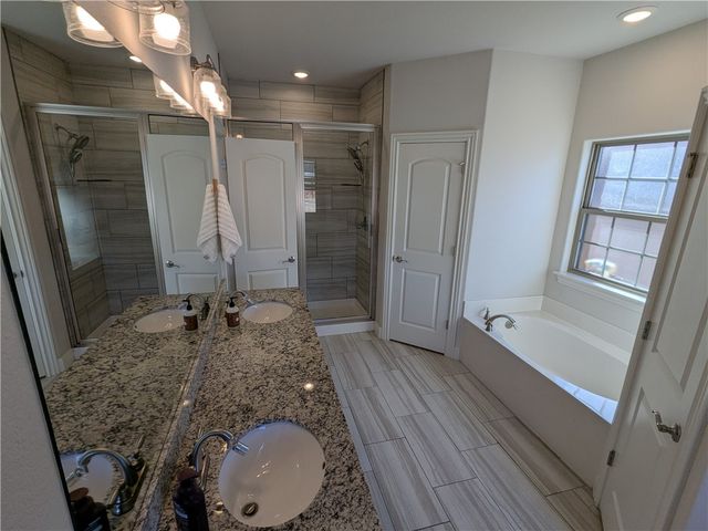 1040 SE Skyline Loop, Centerton, AR 72719