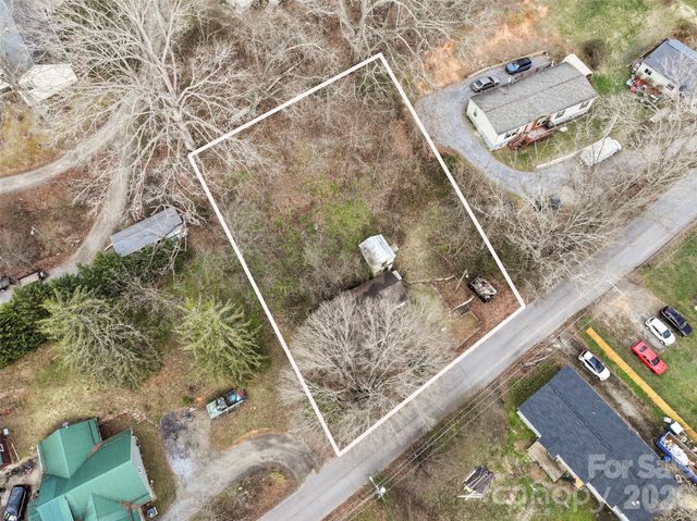 75 Travis Street, Clyde, NC 28721