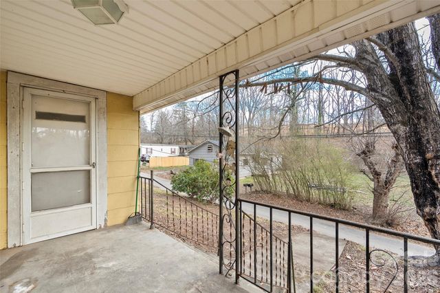 75 Travis Street, Clyde, NC 28721