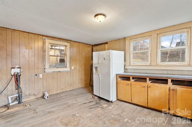 75 Travis Street, Clyde, NC 28721