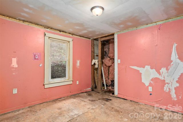 75 Travis Street, Clyde, NC 28721