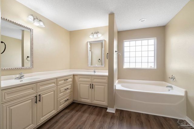 4836 Timber Ridge Dr, Pace, FL 32571