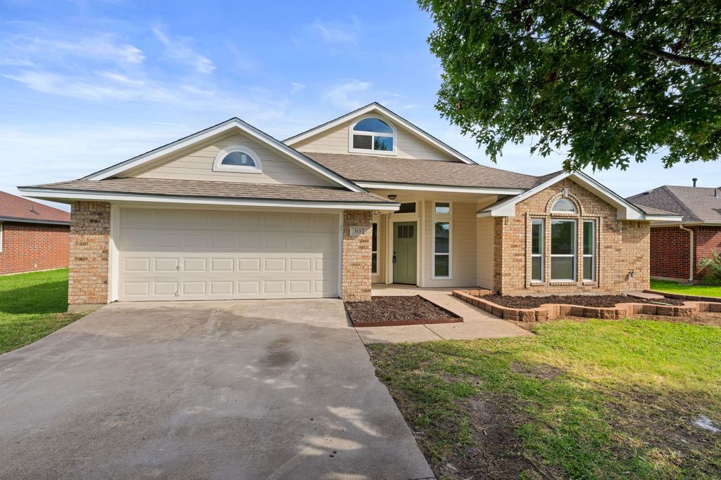 313 N Point Drive, Venus, TX 76084