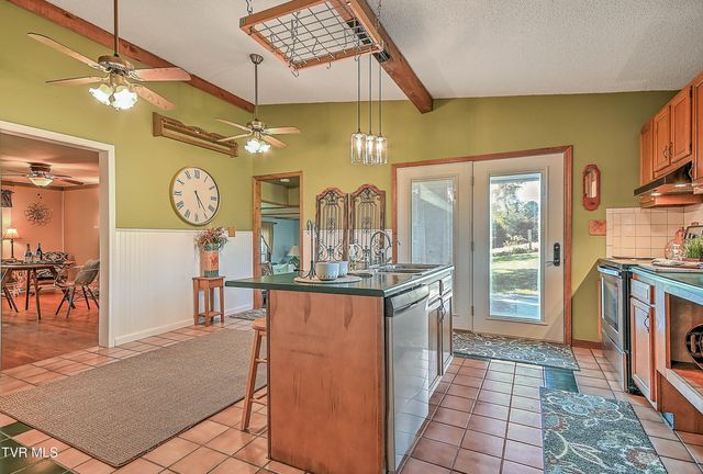 3124 Hickory Tree Road, Bluff City, TN 37618