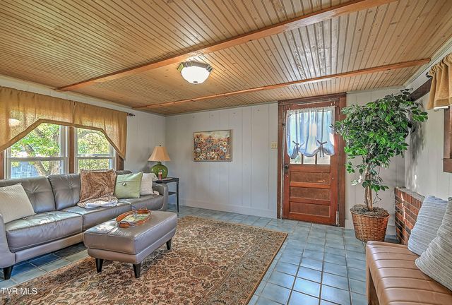 3124 Hickory Tree Road, Bluff City, TN 37618