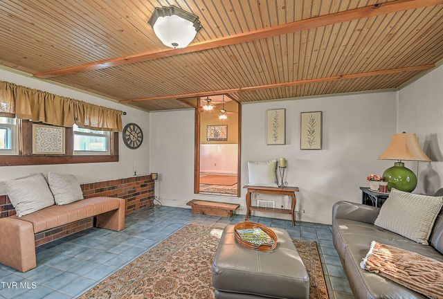 3124 Hickory Tree Road, Bluff City, TN 37618
