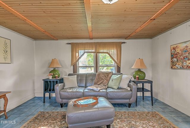 3124 Hickory Tree Road, Bluff City, TN 37618