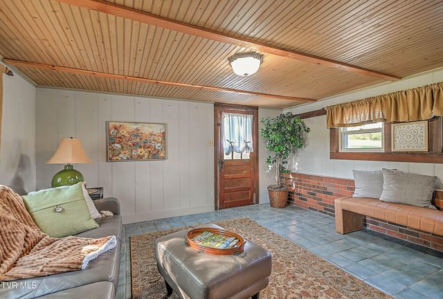 3124 Hickory Tree Road, Bluff City, TN 37618
