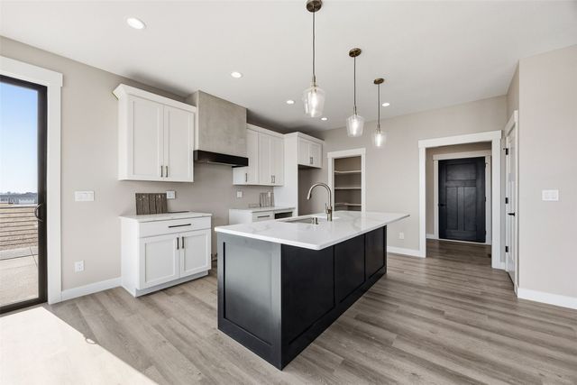 720 17th Avenue SW, Mt Vernon, IA 52314