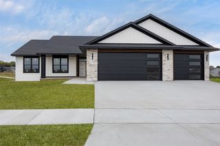 720 17th Avenue SW, Mt Vernon, IA 52314