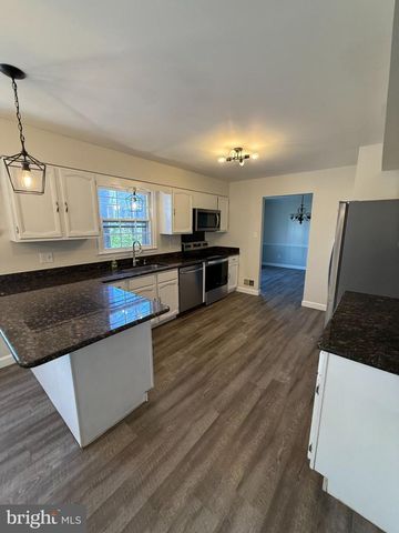 3501 MAJESTIC PINE LN, Fairfax, VA 22033