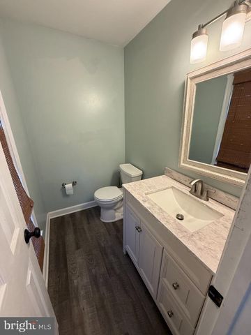 3501 MAJESTIC PINE LN, Fairfax, VA 22033