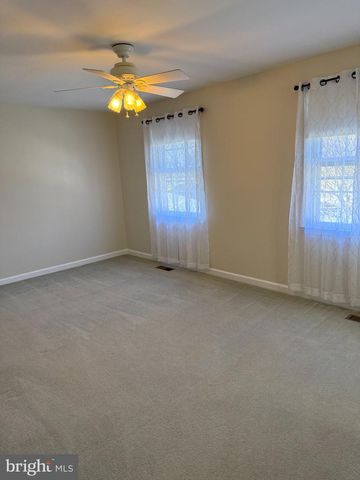 3501 MAJESTIC PINE LN, Fairfax, VA 22033