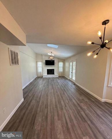 3501 MAJESTIC PINE LN, Fairfax, VA 22033