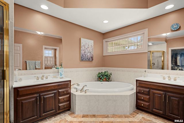 4330 W LONGMEADOW Court, Peoria, IL 61615