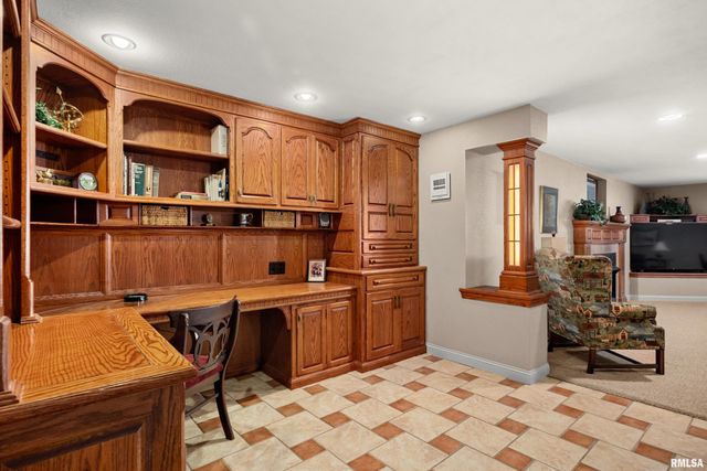 4330 W LONGMEADOW Court, Peoria, IL 61615