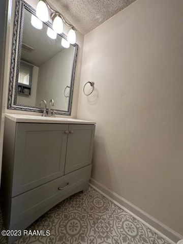 40 Phlox Drive, Lafayette, LA 70507