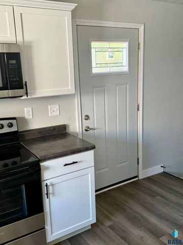 1122 N Dakota Ave, Sioux Falls, SD 57104