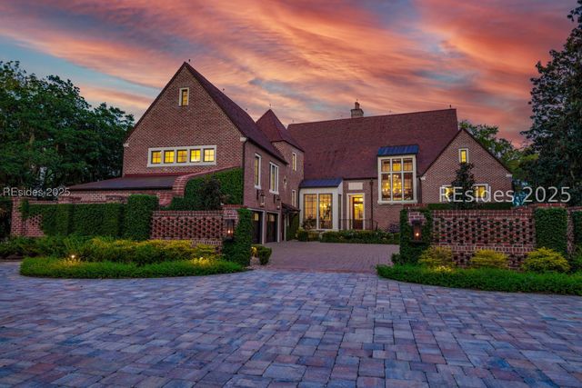 16 Hampton Ln, Bluffton, SC 29910