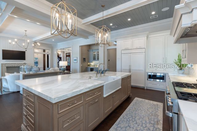 16 Hampton Ln, Bluffton, SC 29910