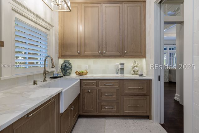 16 Hampton Ln, Bluffton, SC 29910