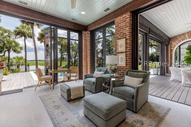 16 Hampton Ln, Bluffton, SC 29910