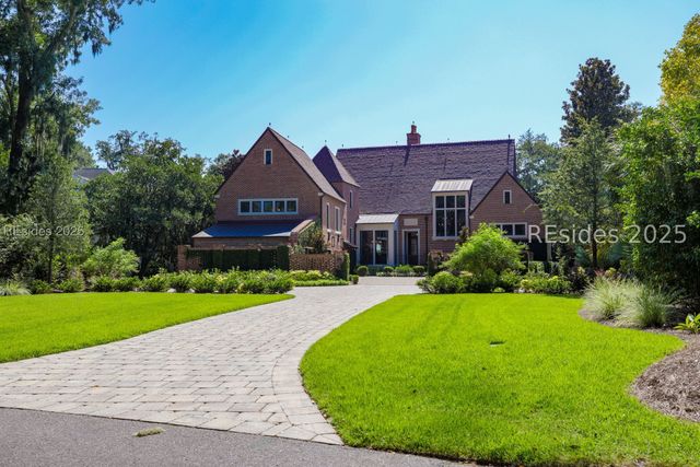 16 Hampton Ln, Bluffton, SC 29910