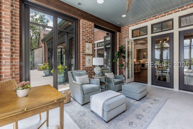 16 Hampton Ln, Bluffton, SC 29910