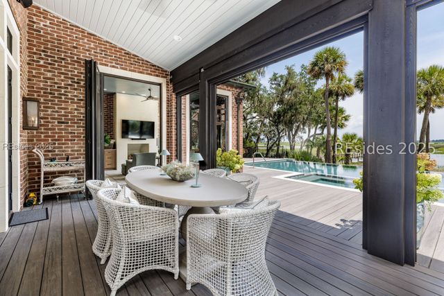 16 Hampton Ln, Bluffton, SC 29910