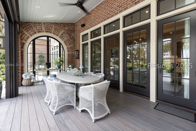 16 Hampton Ln, Bluffton, SC 29910