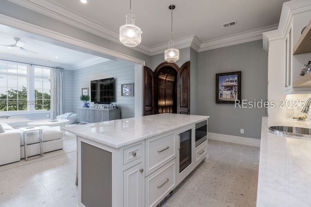 16 Hampton Ln, Bluffton, SC 29910