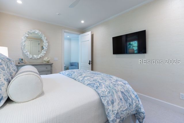 16 Hampton Ln, Bluffton, SC 29910