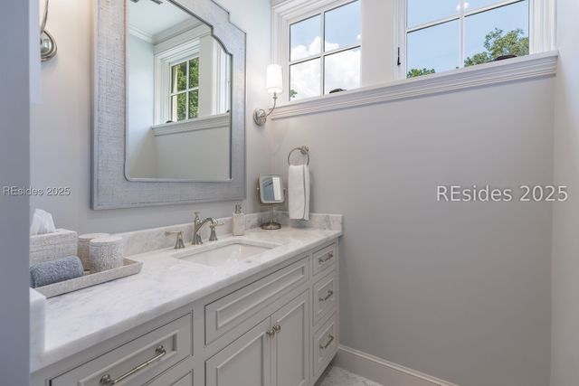 16 Hampton Ln, Bluffton, SC 29910