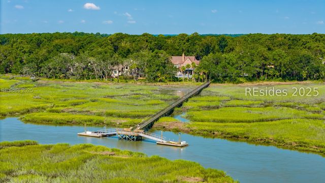 16 Hampton Ln, Bluffton, SC 29910