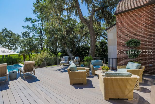 16 Hampton Ln, Bluffton, SC 29910