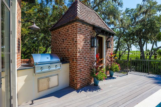 16 Hampton Ln, Bluffton, SC 29910