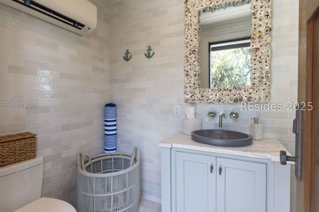 16 Hampton Ln, Bluffton, SC 29910