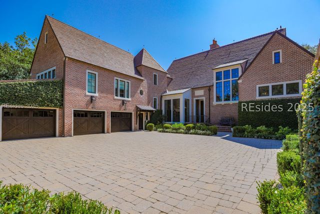 16 Hampton Ln, Bluffton, SC 29910