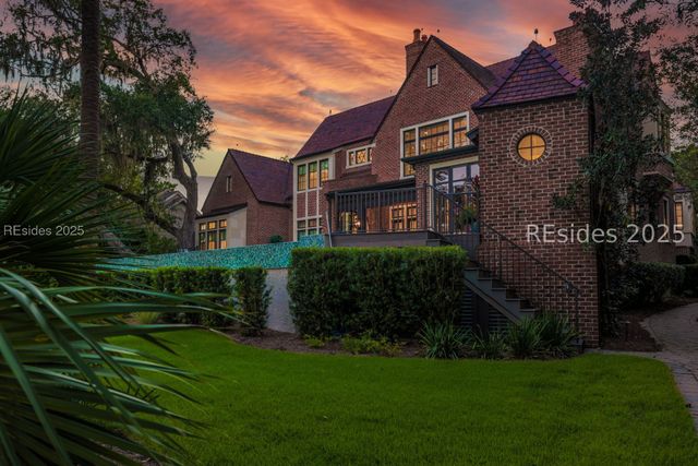 16 Hampton Ln, Bluffton, SC 29910