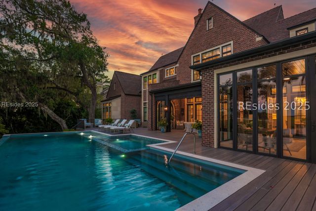 16 Hampton Ln, Bluffton, SC 29910