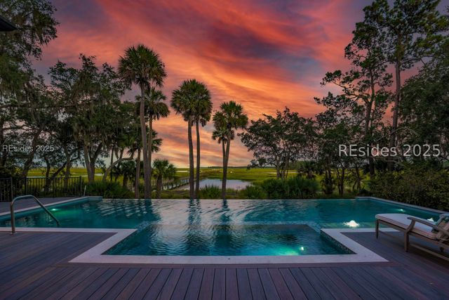 16 Hampton Ln, Bluffton, SC 29910