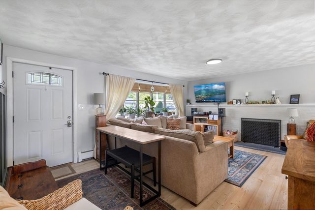 38 Mercedes Rd, Brockton, MA 02301