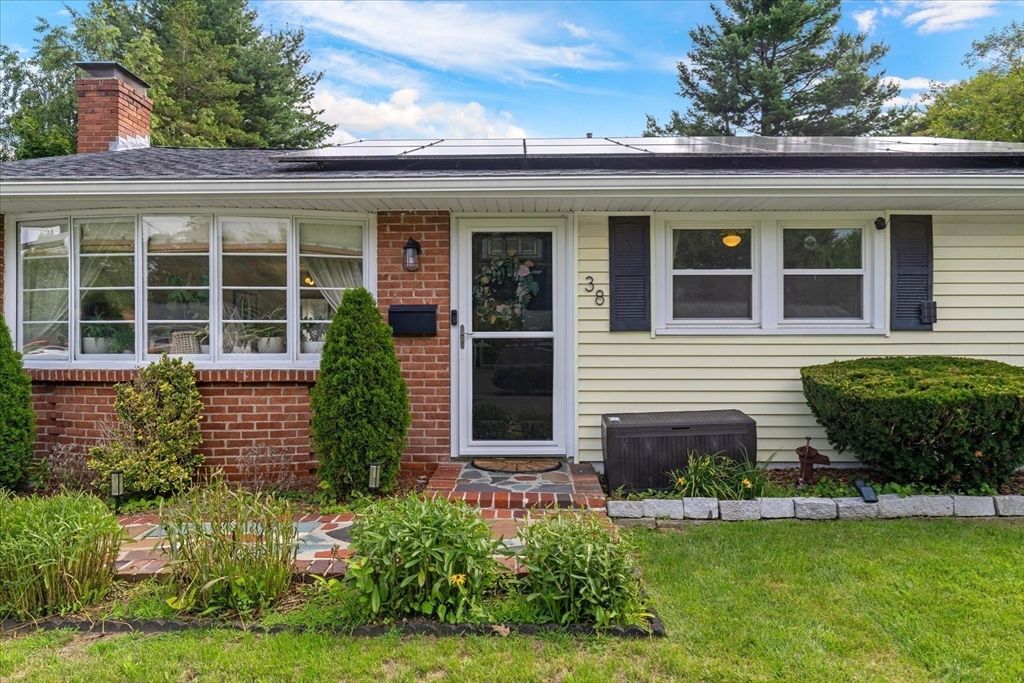 38 Mercedes Rd, Brockton, MA 02301