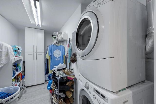 5229 Treetops DR # I, Naples, FL 34113